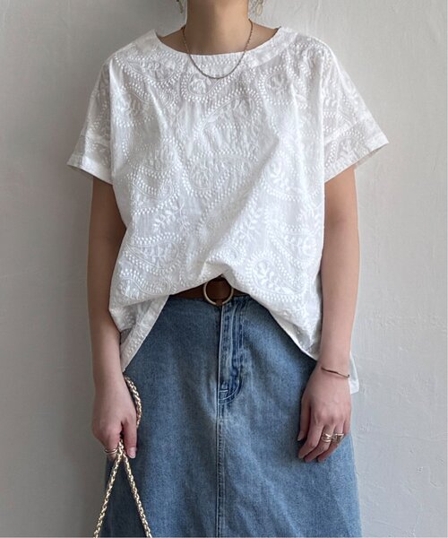 LBC（エルビーシー）の「ペイズリー刺繍ブラウス（シャツ/ブラウス・レディース・ネイビー/ホワイト/イエロー系その他/ターコイズブルー/グレー/チャコール/レッドパープル・M/L）」の2枚目の写真