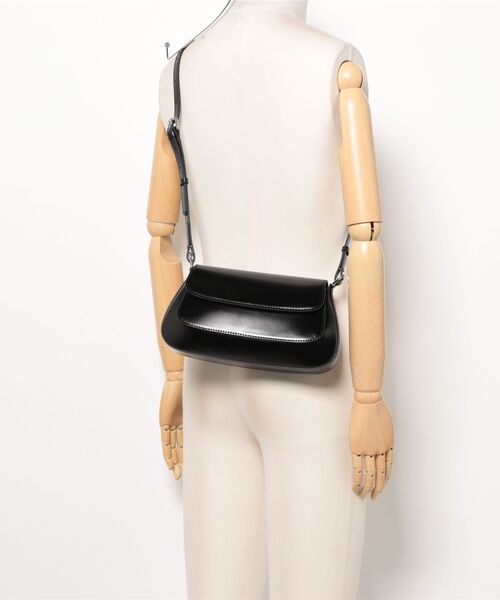 NiiNa(ニーナ)の「【 NiiNa / ニーナ 】高品質牛革 2way ワンハンドル ラウンド サドルバッグ(ショルダーバッグ・レディース・レッド/ブラウン/ブラック・FREE)」の21枚目の写真