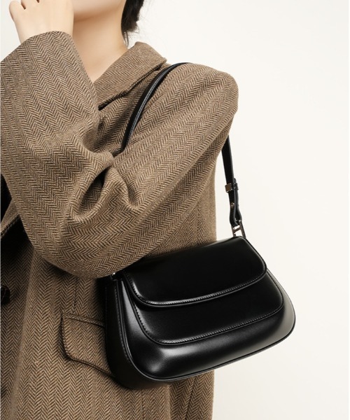 NiiNa(ニーナ)の「【 NiiNa / ニーナ 】高品質牛革 2way ワンハンドル ラウンド サドルバッグ(ショルダーバッグ・レディース・レッド/ブラウン/ブラック・FREE)」の2枚目の写真