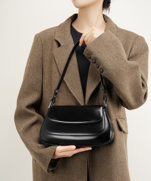 NiiNa(ニーナ)の「【 NiiNa / ニーナ 】高品質牛革 2way ワンハンドル ラウンド サドルバッグ(ショルダーバッグ・レディース・レッド/ブラウン/ブラック・FREE)」の4枚目の写真