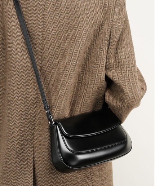 NiiNa(ニーナ)の「【 NiiNa / ニーナ 】高品質牛革 2way ワンハンドル ラウンド サドルバッグ(ショルダーバッグ・レディース・レッド/ブラウン/ブラック・FREE)」の8枚目の写真
