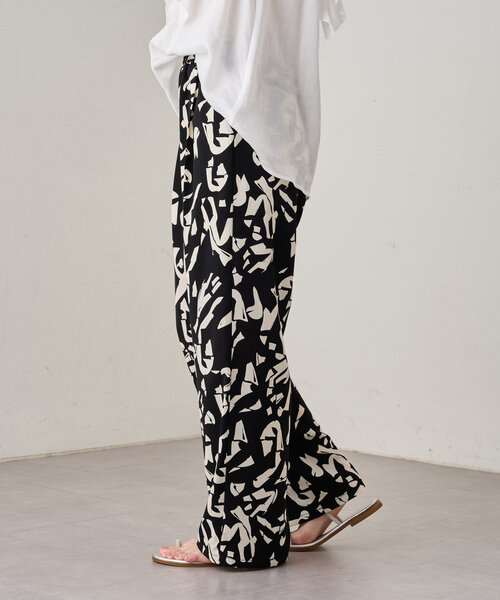 LOUNGEDRESS（ラウンジドレス）の「リラックスプリントパンツ（その他パンツ・レディース・ブラック/アイボリー・FREE）」の4枚目の写真