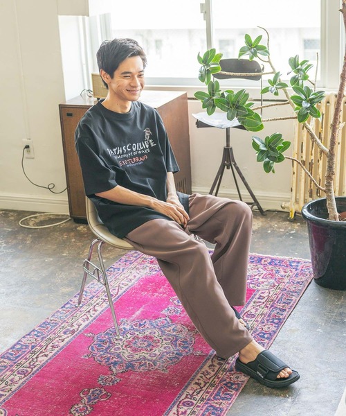 niko and...(ニコアンド)の「スペースグラフィックTシャツ(Tシャツ/カットソー・メンズ・ブラウン/ブラック/オフホワイト・LARGE/MEDIUM)」の14枚目の写真