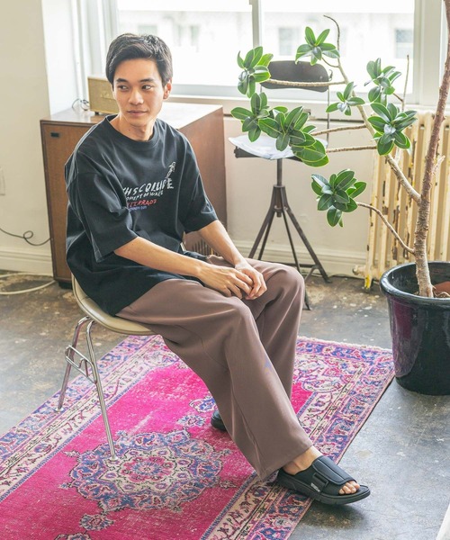 niko and...(ニコアンド)の「スペースグラフィックTシャツ(Tシャツ/カットソー・メンズ・ブラウン/ブラック/オフホワイト・LARGE/MEDIUM)」の15枚目の写真