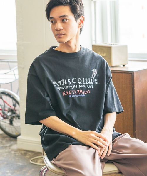 niko and...(ニコアンド)の「スペースグラフィックTシャツ(Tシャツ/カットソー・メンズ・ブラウン/ブラック/オフホワイト・LARGE/MEDIUM)」の16枚目の写真