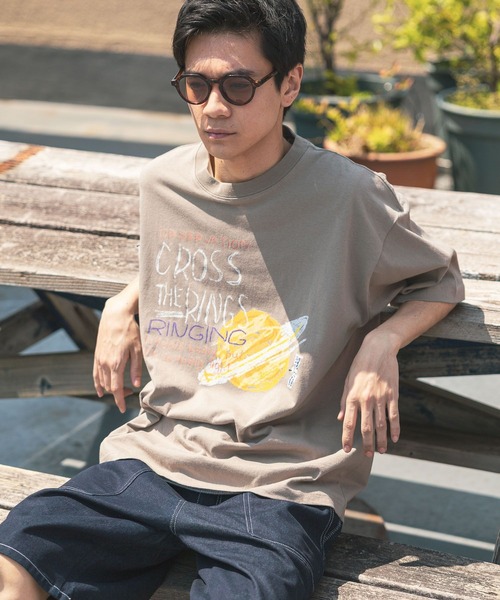 niko and...(ニコアンド)の「スペースグラフィックTシャツ(Tシャツ/カットソー・メンズ・ブラウン/ブラック/オフホワイト・LARGE/MEDIUM)」の18枚目の写真