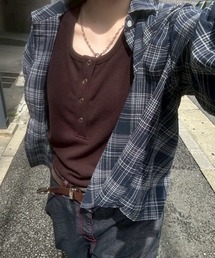 Chikashitsu +（チカシツプラス）の「【Chikashitsu +】henley neck sleeveless 2 / 【チカシツプラス】ヘンリーネックタンクトップ（タンクトップ）」