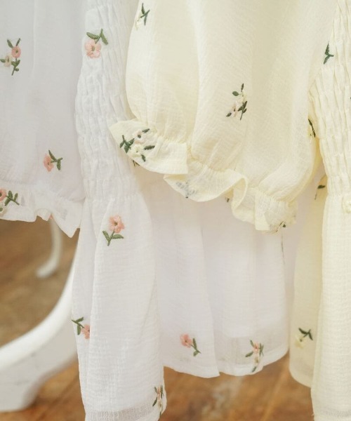 flower（フラワー）の「ペチュニアブラウス（シャツ/ブラウス・レディース・イエロー/ホワイト・FREE）」の4枚目の写真