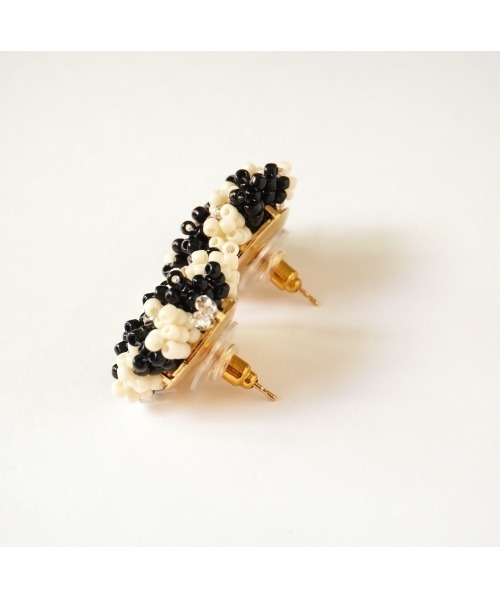 tone（トーン）の「【colore】】【金属アレルギー対応】ニュアンス柄　ビーズの大粒ピアス(MA)（ピアス（両耳用）・レディース・ブラック/ブラック系2・FREE）」の8枚目の写真