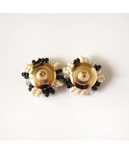 tone（トーン）の「【colore】】【金属アレルギー対応】ニュアンス柄　ビーズの大粒ピアス(MA)（ピアス（両耳用）・レディース・ブラック/ブラック系2・FREE）」の11枚目の写真