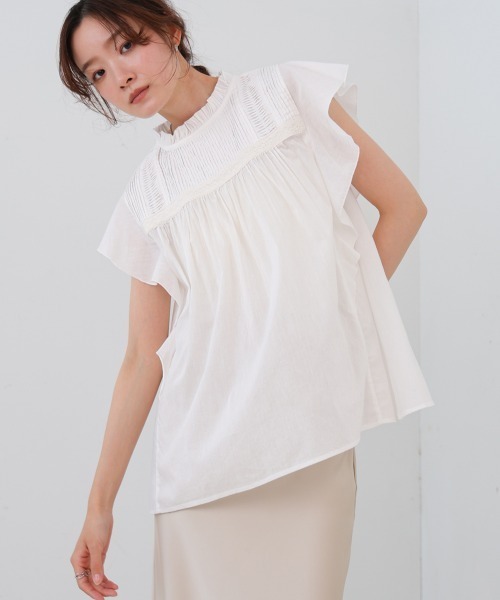 Bab(バブ)の「キャンブリックボイルピンタックフリルブラウス(シャツ/ブラウス・レディース・オフホワイト/ブラック/オレンジ・M)」の1枚目の写真