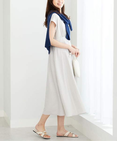 BELLUNA PLUS（ベルーナ）の「箔プリント麻調グリッターワンピース（ワンピース・レディース・ライトグレー・MEDIUM）」の7枚目の写真