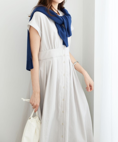 BELLUNA PLUS（ベルーナ）の「箔プリント麻調グリッターワンピース（ワンピース・レディース・ライトグレー・MEDIUM）」の9枚目の写真