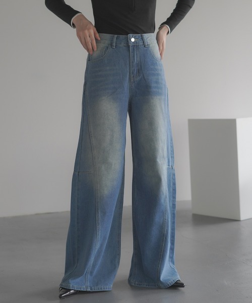 Clum(クルム)の「Back fake pocket lace wide flare denim pants / バックフェイクポケットレースワイドフレアデニムパンツ(デニムパンツ・レディース・ブルー・SMALL/MEDIUM/LARGE)」の7枚目の写真