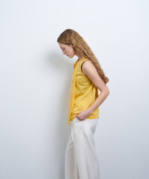 LANVIN en Bleu（ランバンオンブルー）の「ドレープノースリーブカットソー（Tシャツ/カットソー・レディース・オフホワイト/チャコールグレー/イエロー・38）」の8枚目の写真