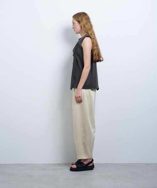 LANVIN en Bleu（ランバンオンブルー）の「ドレープノースリーブカットソー（Tシャツ/カットソー・レディース・オフホワイト/チャコールグレー/イエロー・38）」の18枚目の写真