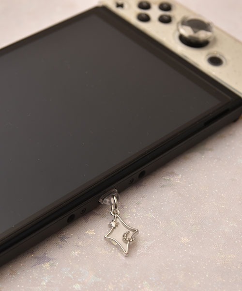 TONE SELECT GOODS（トーンセレクトグッズ）の「【urge select】《Type-C対応》Y2K シルバーモチーフ コネクターカバー【9パターン展開】（スマホグッズ・レディース・F/E/D/C/H/A/I/G/B・FREE）」の5枚目の写真