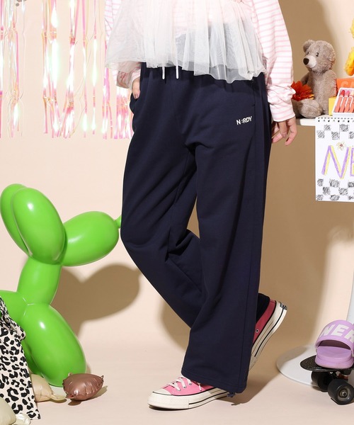 NERDY(ノルディ)の「ベレンクロゴスウェットパンツ(スウェットパンツ・レディース・ネイビー/ブラック/グレー・M/SS/L/S)」の1枚目の写真