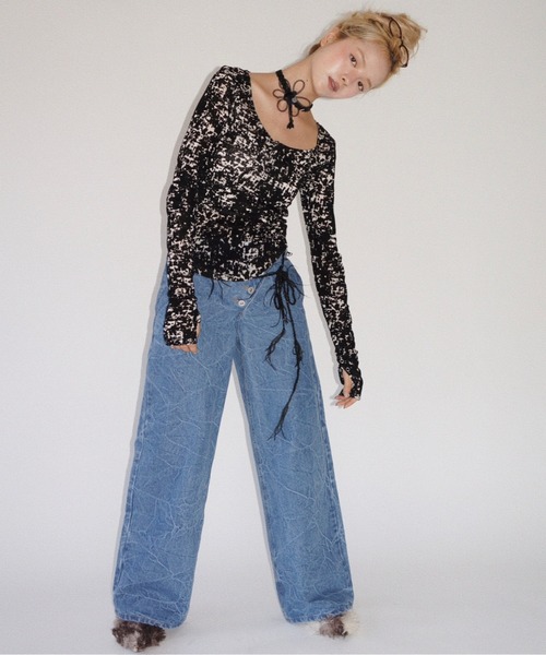 musubore(ムスボレ)の「tilted clash straight denim pants / ティルティッドクラッシュデニムパンツ(デニムパンツ・レディース・ブルー/ブラック・0/1)」の12枚目の写真