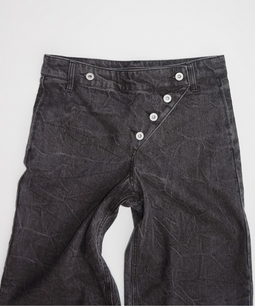musubore(ムスボレ)の「tilted clash straight denim pants / ティルティッドクラッシュデニムパンツ(デニムパンツ・レディース・ブルー/ブラック・0/1)」の4枚目の写真
