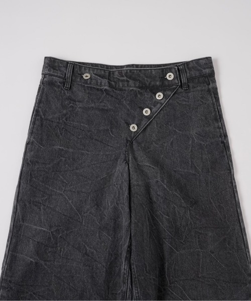 musubore(ムスボレ)の「tilted clash straight denim pants / ティルティッドクラッシュデニムパンツ(デニムパンツ・レディース・ブルー/ブラック・0/1)」の14枚目の写真