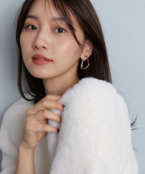 JUSGLITTY（ジャスグリッティー）の「ファーリースリーブニット