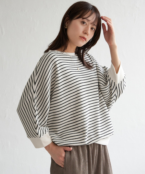 ikka(イッカ)の「タックフライスドルマンプルオーバー(Tシャツ/カットソー・レディース・チャコールグレー/ダークグリーン/ベージュ/その他1・M/L/S)」の1枚目の写真