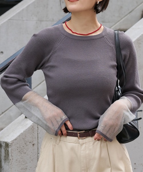 MONO-MART（モノマート）の「＜マシンウォッシャブル/アンチピリング＞袖シアー切替 クルーネックリブニット（ニット/セーター・レディース・ブルー/グレー/オフホワイト/ブラウン/ホワイト系/グレイッシュベージュ/ブラック・FREE）」の4枚目の写真