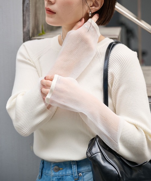 MONO-MART（モノマート）の「＜マシンウォッシャブル/アンチピリング＞袖シアー切替 クルーネックリブニット（ニット/セーター・レディース・ブルー/グレー/オフホワイト/ブラウン/ホワイト系/グレイッシュベージュ/ブラック・FREE）」の2枚目の写真