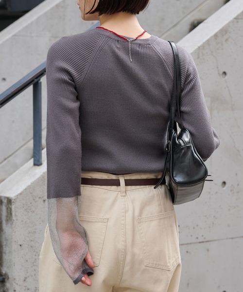 MONO-MART（モノマート）の「＜マシンウォッシャブル/アンチピリング＞袖シアー切替 クルーネックリブニット（ニット/セーター・レディース・ブルー/グレー/オフホワイト/ブラウン/ホワイト系/グレイッシュベージュ/ブラック・FREE）」の20枚目の写真