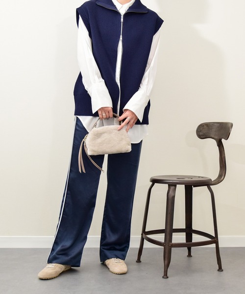 RIPANI（リパーニ）の「【RIPANI】レザーコンビスモールサイズムートンバッグ(Q56520)（ハンドバッグ・レディース・ライトベージュ/ダークグレー・ALL）」の7枚目の写真