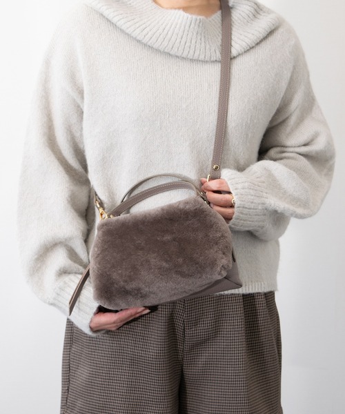 RIPANI（リパーニ）の「【RIPANI】レザーコンビスモールサイズムートンバッグ(Q56520)（ハンドバッグ・レディース・ライトベージュ/ダークグレー・ALL）」の10枚目の写真