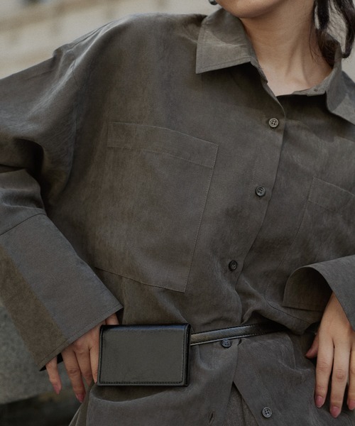 hellam（へラム）の「ピーチスキンオーバーシャツ（シャツ/ブラウス・レディース・アイボリー/ブラック/ブラウン/チャコール・FREE）」の5枚目の写真