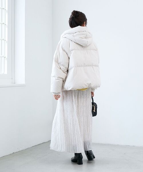 le.coeur blanc(ルクールブラン)の「プリーツレイヤードフードショートダウン(ダウンジャケット/コート・レディース・ブラック/ライトベージュ・38)」の8枚目の写真