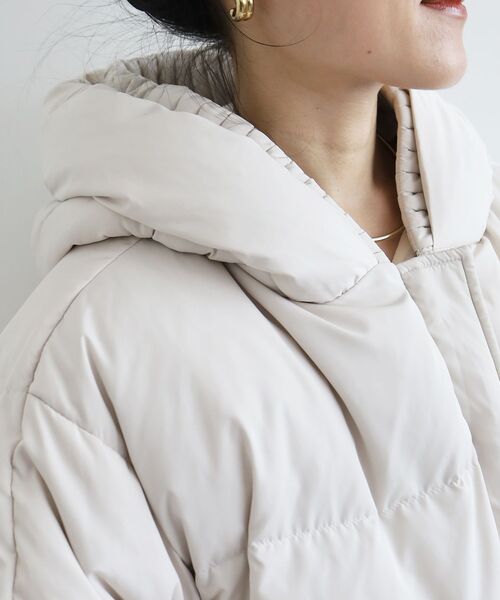 le.coeur blanc(ルクールブラン)の「プリーツレイヤードフードショートダウン(ダウンジャケット/コート・レディース・ブラック/ライトベージュ・38)」の17枚目の写真