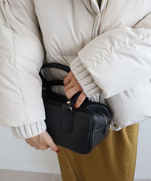 le.coeur blanc(ルクールブラン)の「プリーツレイヤードフードショートダウン(ダウンジャケット/コート・レディース・ブラック/ライトベージュ・38)」の18枚目の写真