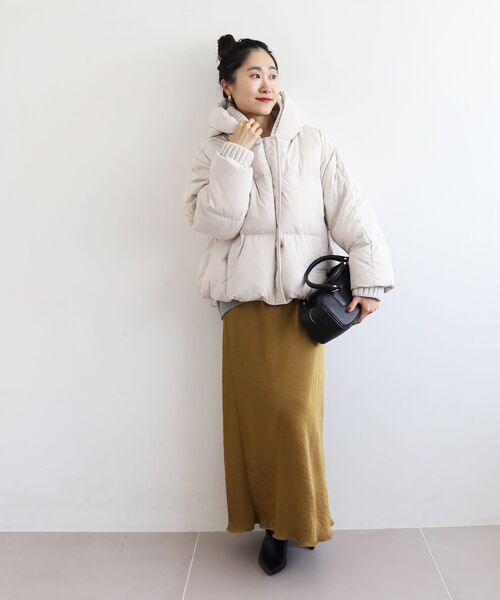 le.coeur blanc(ルクールブラン)の「プリーツレイヤードフードショートダウン(ダウンジャケット/コート・レディース・ブラック/ライトベージュ・38)」の19枚目の写真