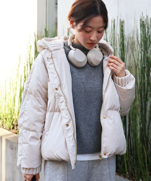 le.coeur blanc(ルクールブラン)の「プリーツレイヤードフードショートダウン(ダウンジャケット/コート・レディース・ブラック/ライトベージュ・38)」の22枚目の写真