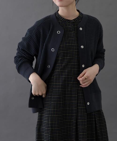 FORK&SPOON（フォークアンドスプーン）の「FORK&SPOON　ワッフルカーディガン（カーディガン/ボレロ・レディース・チャコールグレー/グレー系その他/ベージュ・1）」の2枚目の写真