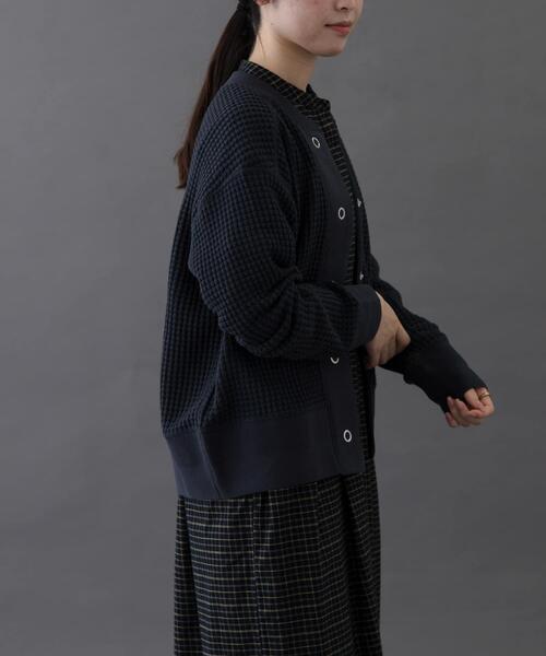 FORK&SPOON（フォークアンドスプーン）の「FORK&SPOON　ワッフルカーディガン（カーディガン/ボレロ・レディース・チャコールグレー/グレー系その他/ベージュ・1）」の14枚目の写真
