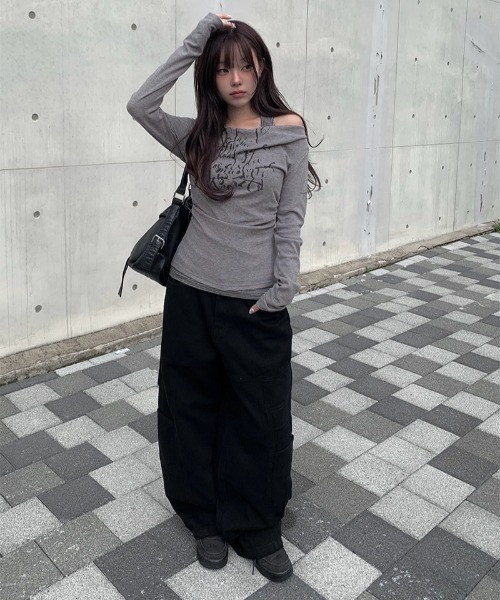 anyonemore(エニワンモア)の「ボーダーホルターレイヤードレタリングオフショルダー長袖Tシャツ(Tシャツ/カットソー・レディース・ホワイト/グレー/チャコール・FREE)」の14枚目の写真