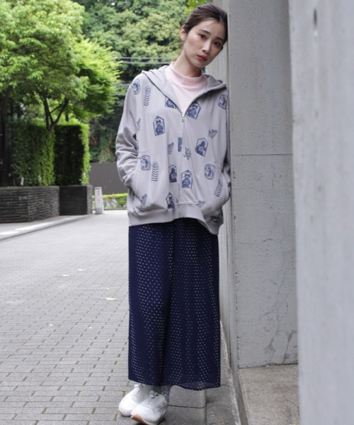 SUPER HAKKA（スーパーハッカ）の「SUPER　HAKKA×保坂優子　「窓と庭」刺繍裏毛ジップアップフーディ（パーカー・レディース・グレー/ベージュ・FREE）」の7枚目の写真