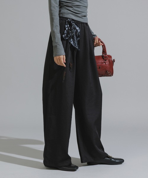 Chick（チック）の「Wood Bead Cord with Bandana Straight Leg Pants / バンダナ付きウッドビーズコード ストレートパンツ（スラックス・レディース・ホワイト/ブラック/ダークブラウン・FREE）」の13枚目の写真