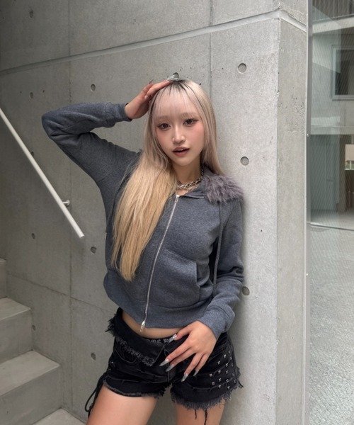 KsG(ケーエスジー)の「Hoodie Fur Double Zip Parker(パーカー・レディース・グレー/ブラック・SMALL/MEDIUM/LARGE)」の11枚目の写真