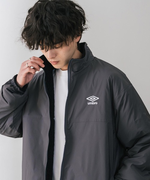 UMBRO（アンブロ）の「UMBRO アンブロ 別注コラボ 2wayリバーシブルワンポイントロゴ刺繍トラックボアジャケット（ブルゾン・メンズ・ブラック/チャコール・M/L/XL）」の18枚目の写真