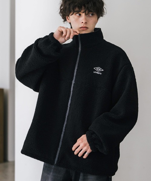 UMBRO（アンブロ）の「UMBRO アンブロ 別注コラボ 2wayリバーシブルワンポイントロゴ刺繍トラックボアジャケット（ブルゾン・メンズ・ブラック/チャコール・M/L/XL）」の19枚目の写真