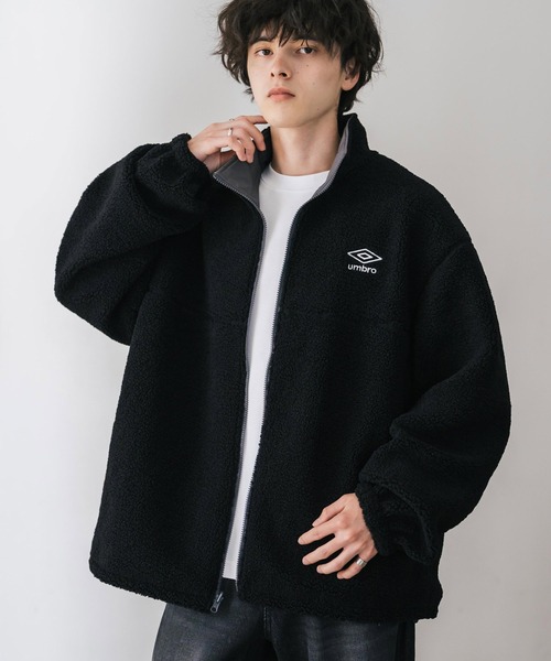 UMBRO（アンブロ）の「UMBRO アンブロ 別注コラボ 2wayリバーシブルワンポイントロゴ刺繍トラックボアジャケット（ブルゾン・メンズ・ブラック/チャコール・M/L/XL）」の21枚目の写真