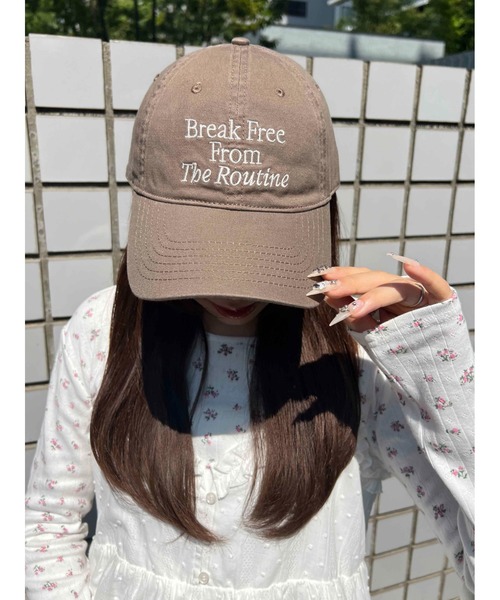 WC（ダブル シー）の「メッセージレタリングキャップ（キャップ・レディース・ブラック/ブラウン/ピンク・FREE）」の3枚目の写真