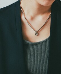 EXCLUSIVE】Hammered Medallion Pendant With Stamp And 18k Gold