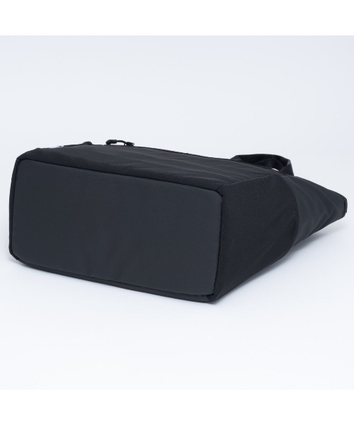 BEAMS DESIGN(ビームス デザイン)の「BEAMSDESIGN(ビームスデザイン)エラスティックメッシュ トートバッグ(トートバッグ・メンズ・ブラック/サンドベージュ/ネイビー・FREE)」の8枚目の写真